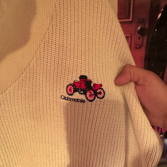 Vintage 1970s Sweater / Sweatshirt GM Oldsmobile USA Made (XL) Grandma Sweater - Picture 4 of 13